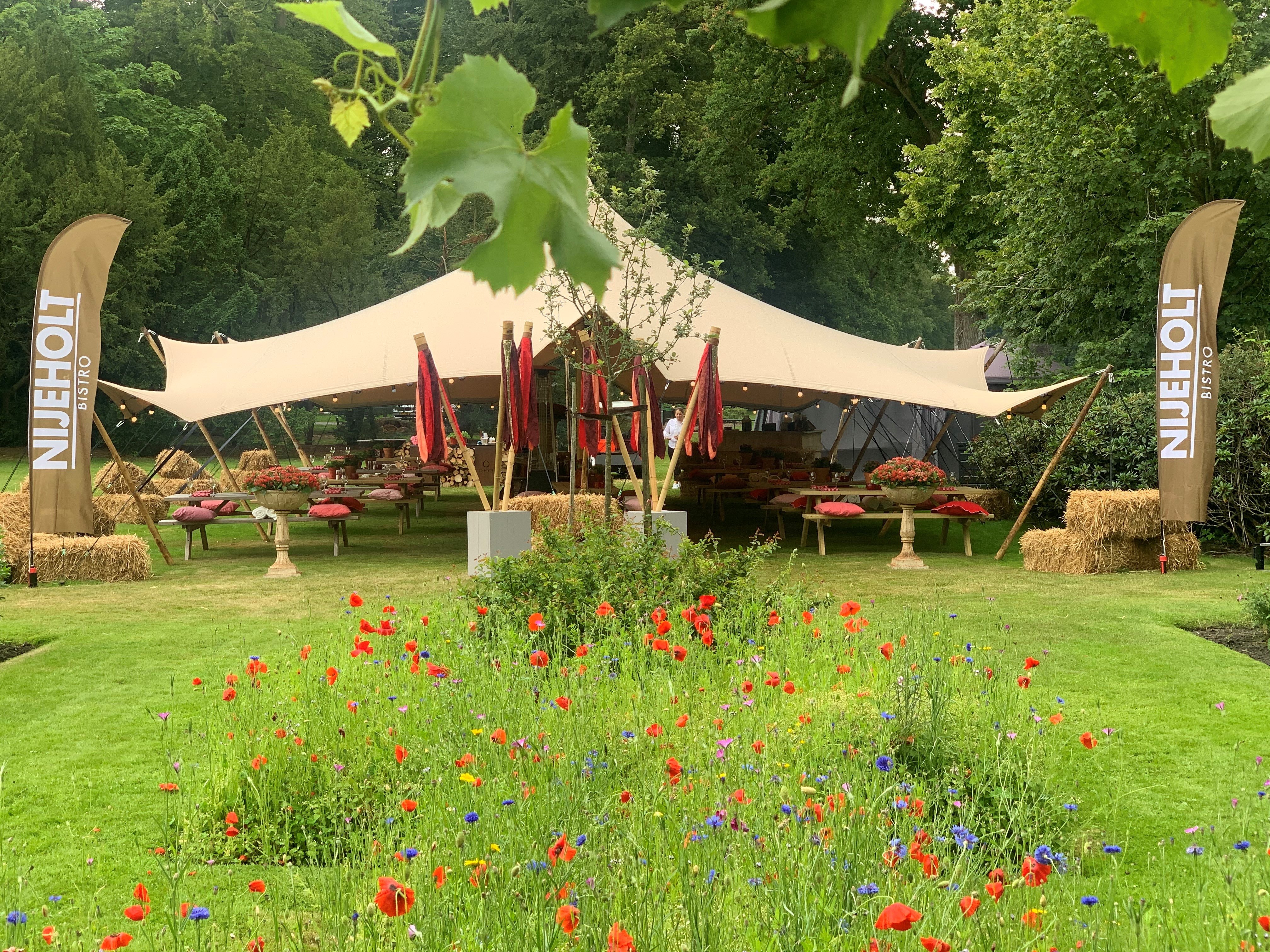 Popup Bistro Nijeholt in de tuin van Landgoed Lauswolt Lekker